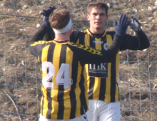 Fra træningskampen Hvidovre-Brønshøj 26. februar 2011: Jubel efter Lasse Fosgaards mål til 2-1 - Brønshøj vandt 3-1 (foto: T. Brygger)