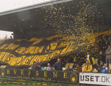 Tifo på Tingbjerg idrætsparks tribune forud for kampen Brønshøj - AB 29. oktober 2011 (foto: T. Brygger)