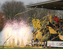 Hvepsene Supports tifo og (godkendte) pyroteknik inden hjemmekampen mod AGF søndag 21 . november 2010 (foto: L. van Rensburg)