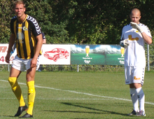 Brønshøjs Mads Ibenfeldt og Kim Drejs på vagt i hjemmekampen mod HB Køge 4. september 2010 (foto: T. Brygger)