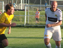 Brønshøj Boldklubs Patrick Tronborg (i hvidt) i en situation fra pokalkampen ude mod Birkerød 24. august 2010. Brønshøj vandt 4-1, og Tronborg scorede på straffespark til 2-1. (foto: T. Brygger)