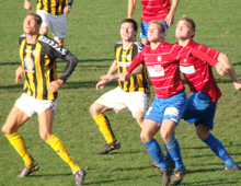 Mads Ibenfeldt og Michael Jørgensen, Brønshøj Boldklub, i 1-0-sejren på udebane over Hvidovre 7. november 2010 (foto: T. Brygger)
