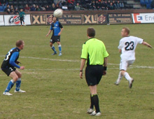 Stefan Schmidt, Brønshøj Boldklub, jagter bolden i Brønshøjs udekamp mod Køge 1. april 2010 (foto: T. Brygger)