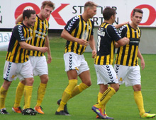 Michael Jørgensen, Peter Larsen, Mads Ibenfeldt, Lasse Fosgaard og Mikkel Jensen lykønsker hinanden oven på Pierre Kanstrups føringsmål for Brønshøj i udekampen mod Næstved 4. september 2011. Brønshøj vandt kampen 2-0. (foto: T. Brygger)