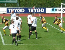 Brønshøjs Rasmus Pedersen har netop reduceret til 1-2 i udekampen mod B 1908 8. august 2009 (foto: S. Lillie)