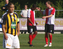 Brønshøjs anfører Hans Mathiesen i hjemmekampen mod Skjold 19. september 2009. Mathiesen scorede et brilliant mål i denne kamp (foto: T. Brygger)