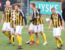 Jubel blandt Brønshøjs spillere efter Thomas Christiansens mål til 3-1 i 5-1-hjemmesjren over Stenløse 14. november 2009 (foto: T. Brygger)