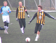 Brønshøjs Peter Larsen og Rasmus Pedersen i træningskampen mod Amager (foto: T. Brygger)