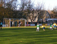 Anders Steffensen straffesparker Brønshøj på 1-0 mod Ølstykke (foto: T. Brygger)